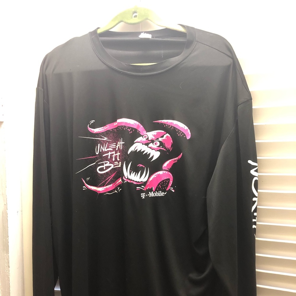 Long sleeve athletic shirt